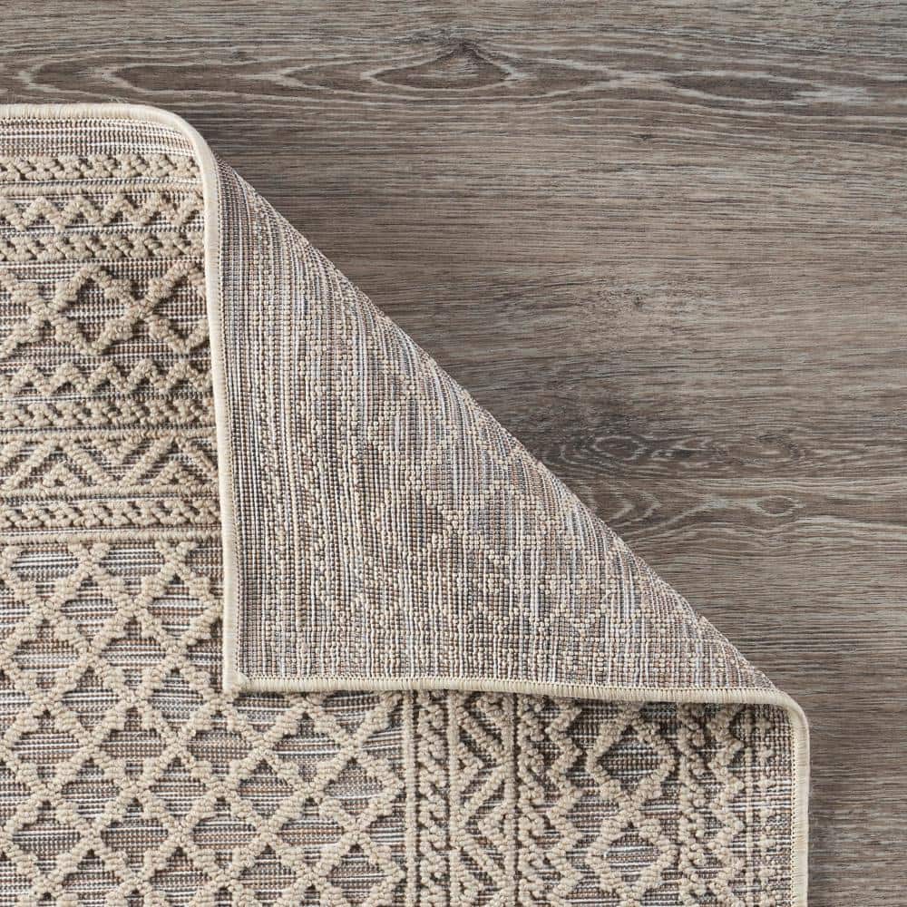 Reversible Geometric Trellis 5' x 7' Indoor/Outdoor Synthetic Rug