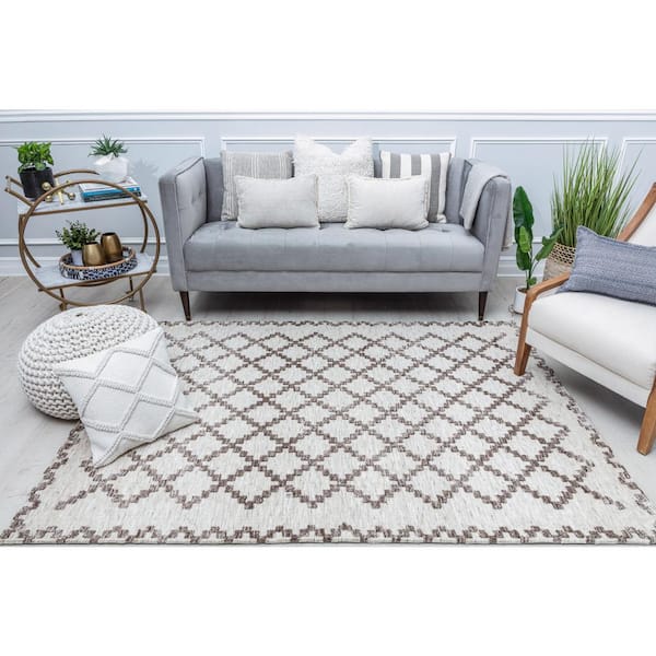 Royal Ivory 5 ft. x 7 ft. Indoor Area Rug