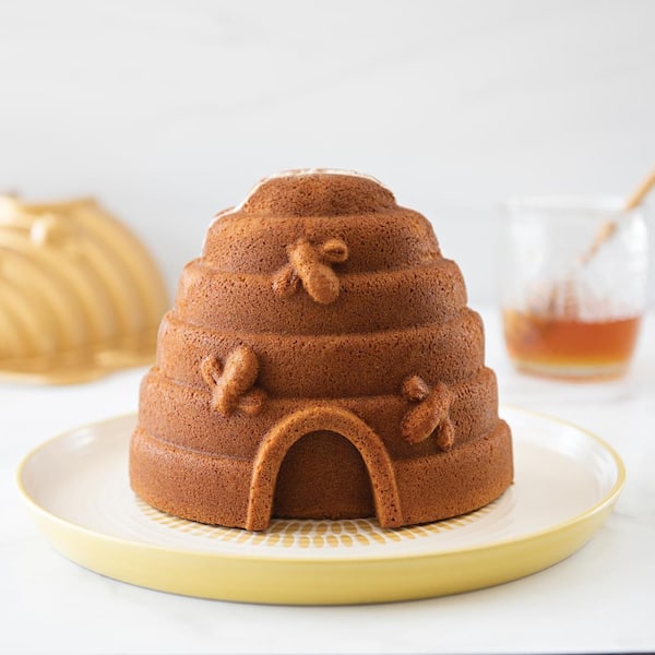 Nordic Ware Monster Cakelet Pan