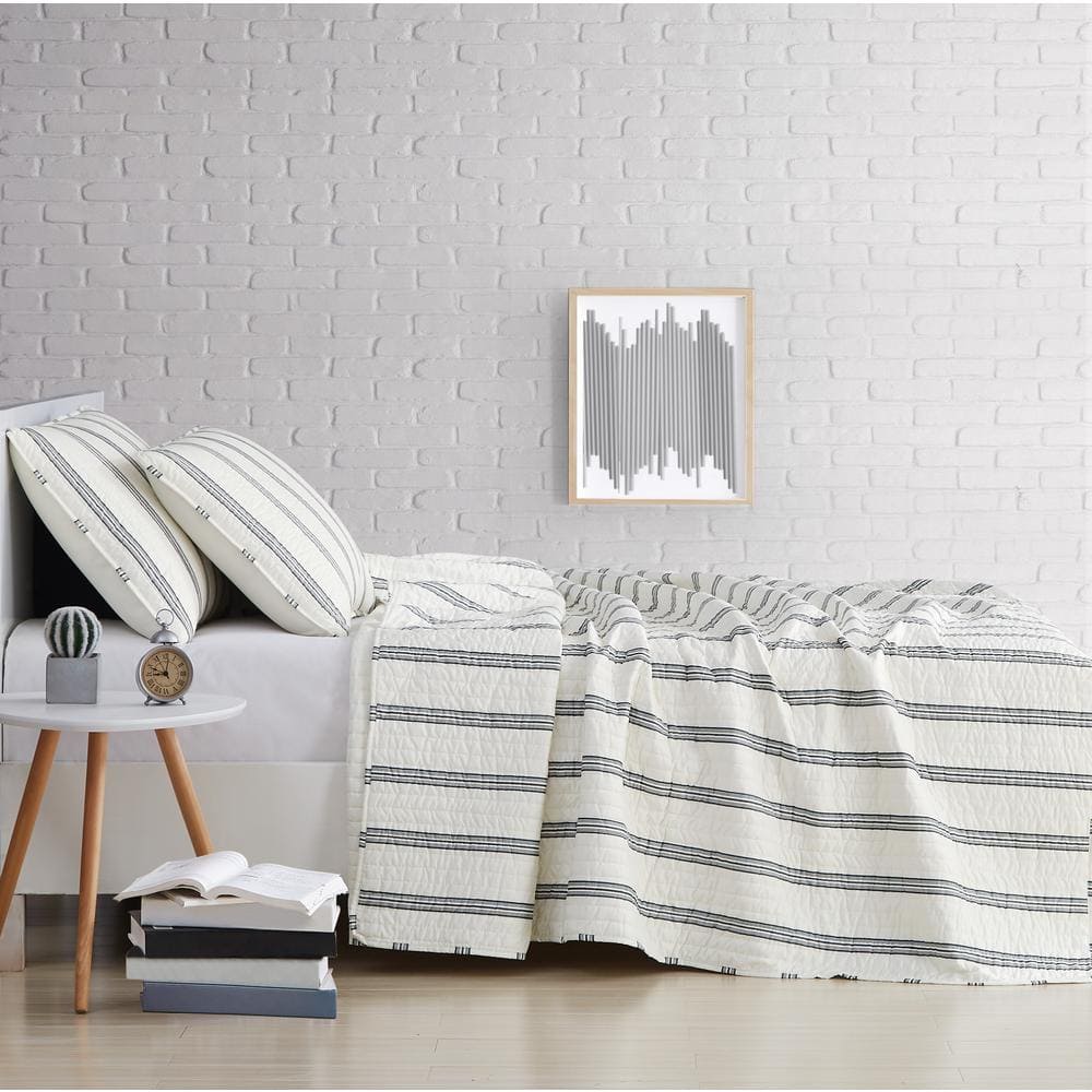 Black and White Microfiber Twin Quilt Set