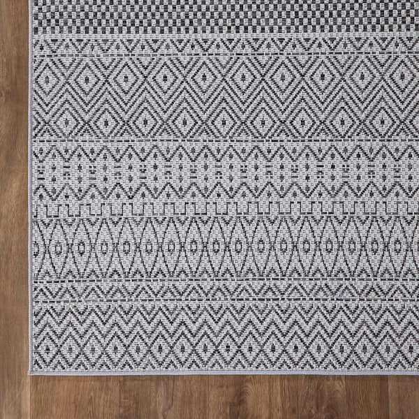 Rhapsody Gray 5 ft. x 7 ft. Indoor/Outdoor Patio Area Rug