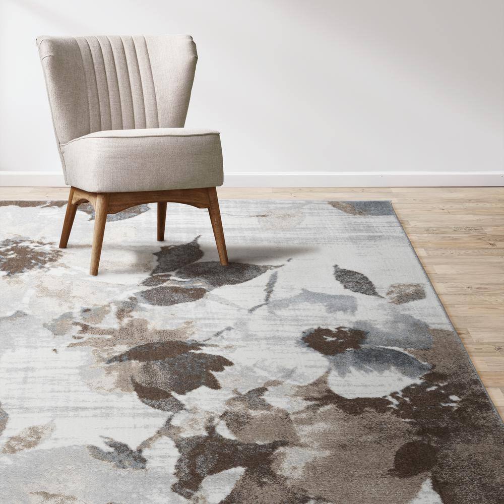 Gray Floral Patterned Synthetic 5' x 7' Area Rug
