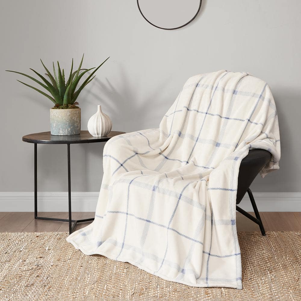 Palmdale Light Blue 50 in. 70 in. Plush Throw Blanket