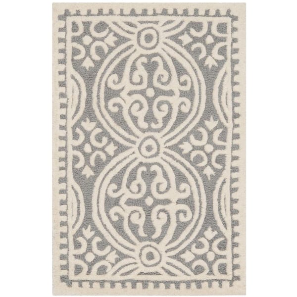 SAFAVIEH Cambridge Silver/Ivory Doormat 2 ft. x 3 ft. Geometric Medallion Area Rug