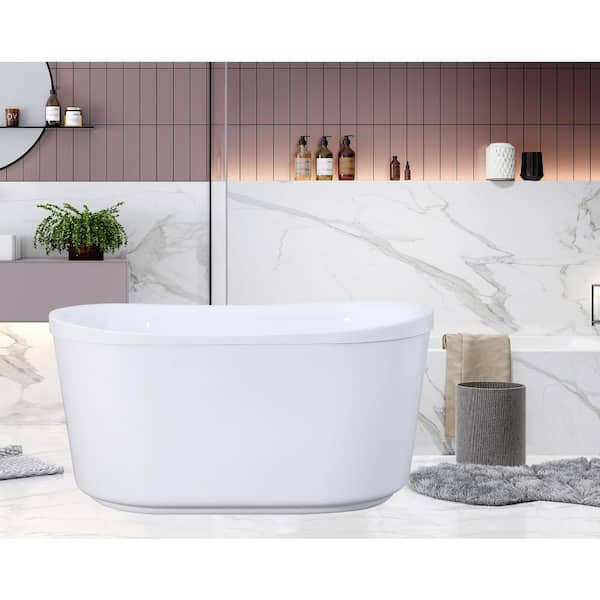 https://images.thdstatic.com/productImages/8e913069-5aef-49c8-ba2a-88decf7851da/svn/glossy-white-flat-bottom-bathtubs-hvtde513026ba-c3_600.jpg