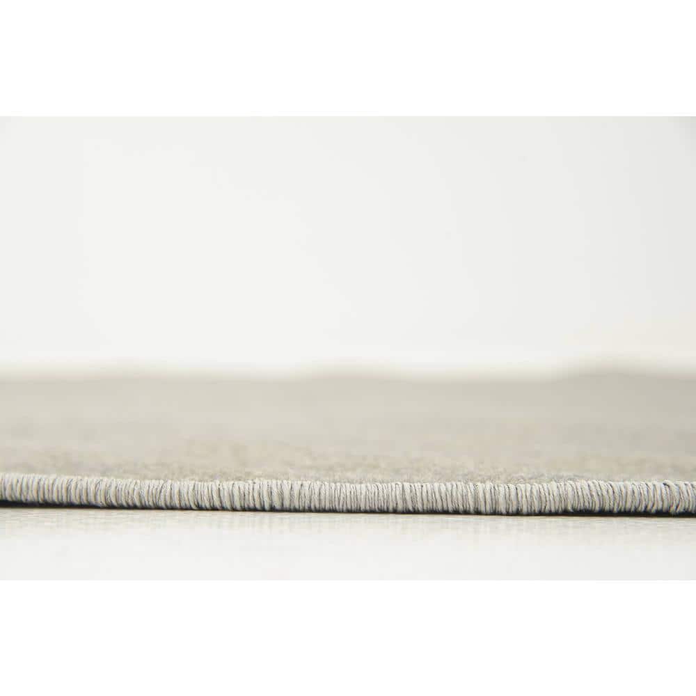 Williamsburg Easy Care Round Gray Synthetic Rug 5'