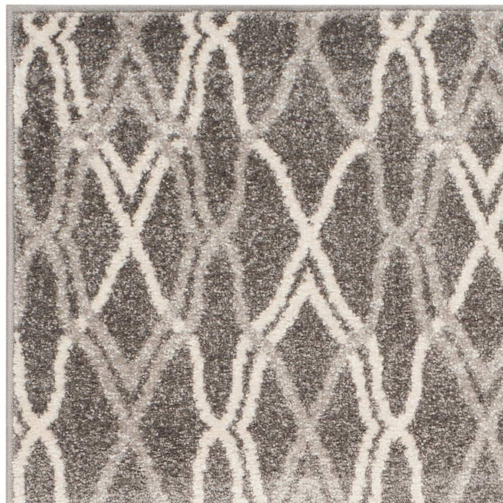 Gray Geometric 3' x 5' Reversible Synthetic Area Rug