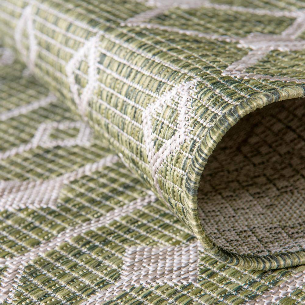Easy-Care Green Trellis 6' x 9' Outdoor Synthetic Rug