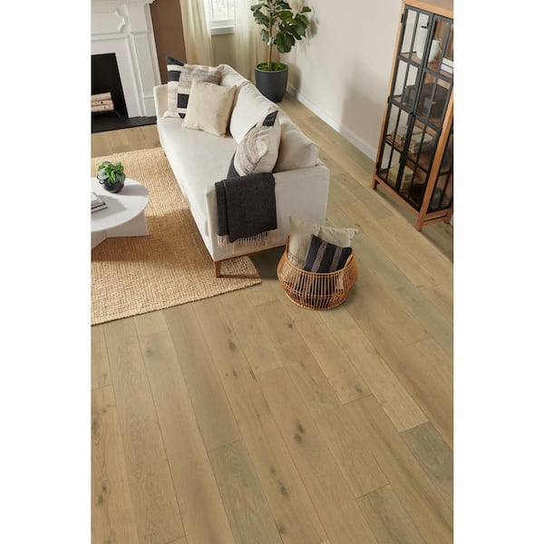 Bruce Time Honored Tuscan Breeze Wh Oak 3/8 in. T x 7.2 in. W T+G Wire Brushed Engineered Hardwood Flooring (32.68 sq.ft./ctn)