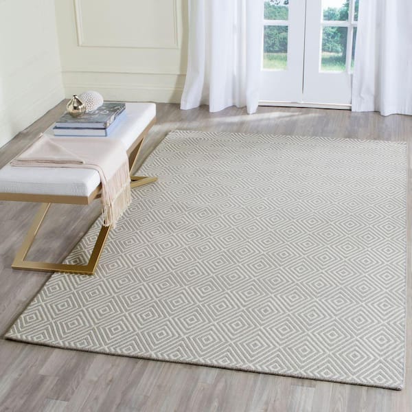 Wilton Silver/Ivory 5 ft. x 8 ft. Geometric Area Rug