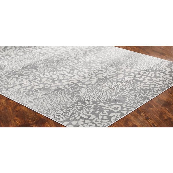 N Natori Serengeti LT Grey Leopard 3 ft. 7 in. x 5 ft. 7 in. Animal Print Area Rug