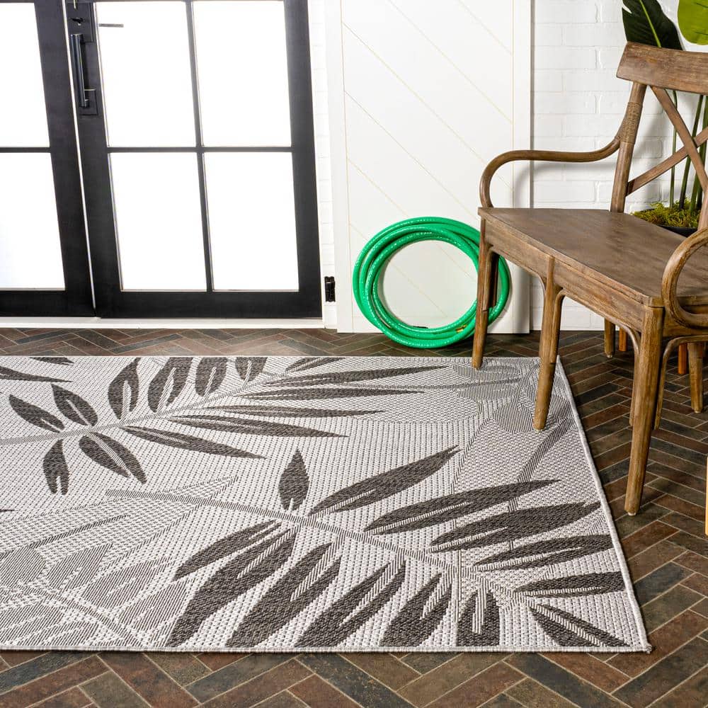 Gray/Black Floral Synthetic Reversible Rectangular Area Rug 5x8 Feet