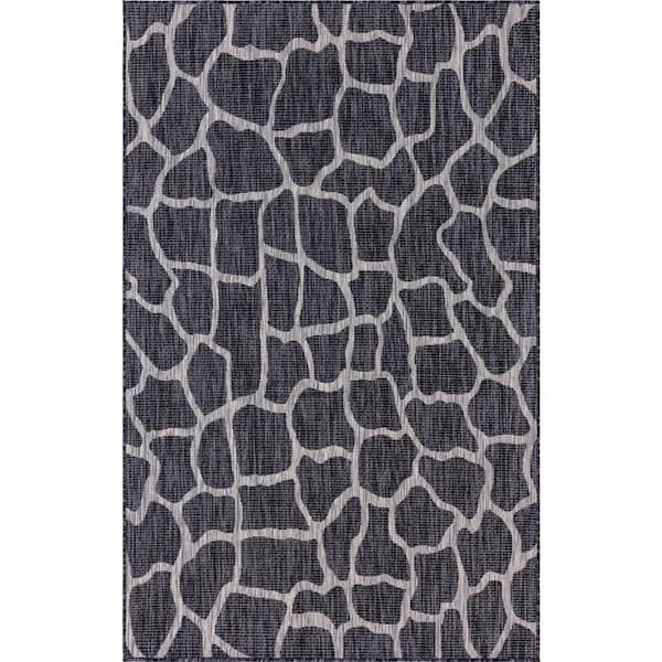 Unique Loom Outdoor Giraffe Dark Gray 6 ft. x 9 ft. Area Rug