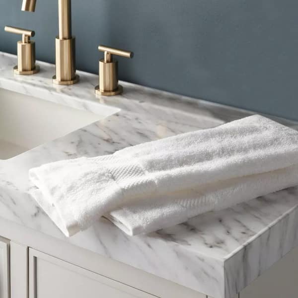 https://images.thdstatic.com/productImages/8f04d57e-0952-402d-be52-2e55d3ccde71/svn/white-delara-bath-towels-a1hchtset-12wht-e1_600.jpg