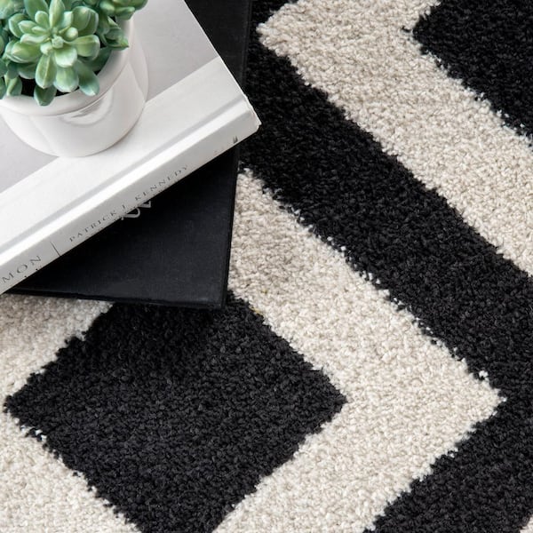 nuLOOM Zadie Geometric Black 2 ft. x 6 ft. Runner Rug RZEL01C-206 