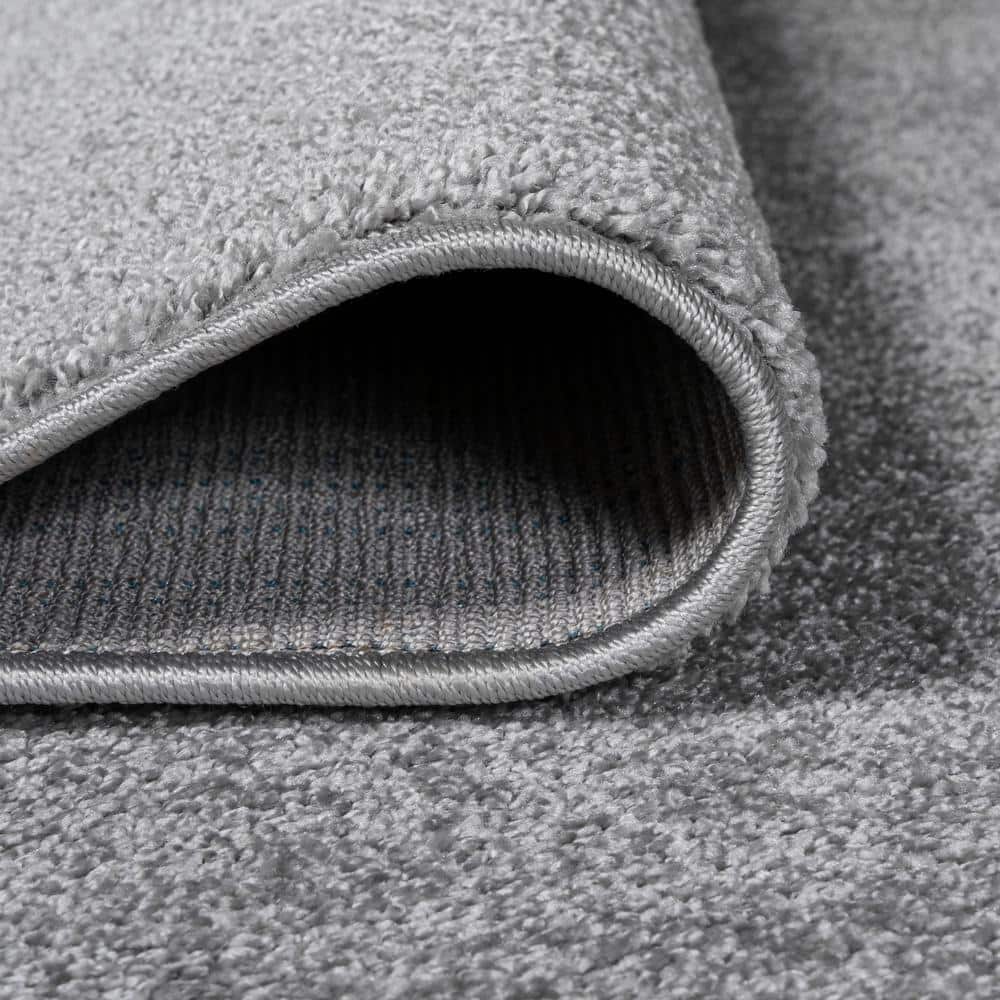 Light Gray Low-Pile Synthetic Indoor Area Rug 3' x 5'