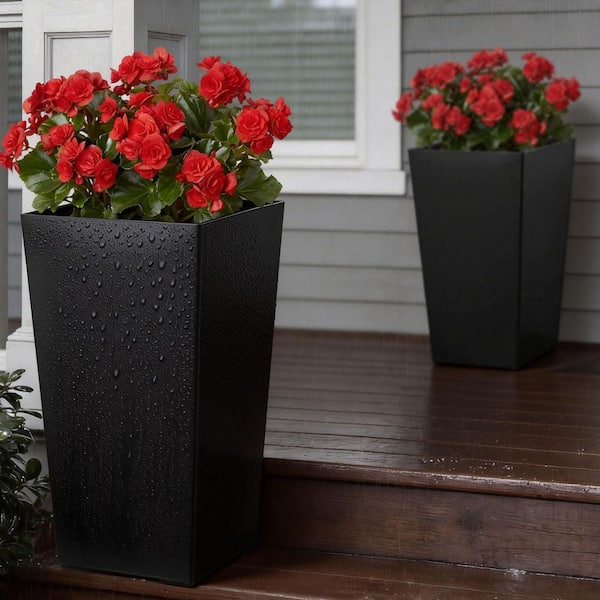 SKYSHALO 8 qt. Black Plastic Square Planter and Drainage Holes