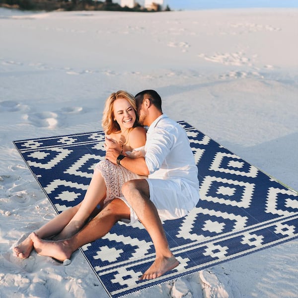 Milan Navy and Creme 5 ft. x 7 ft. Folded Reversible Recycled Plastic Indoor/Outdoor Area Rug-Floor Mat
