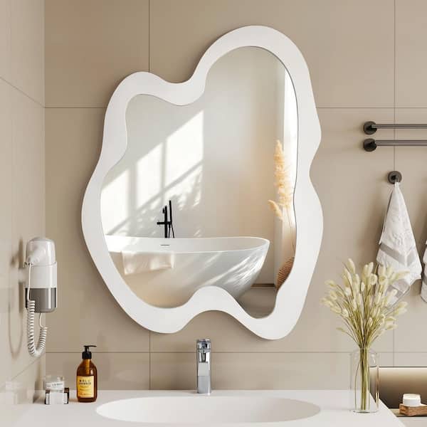 Hochwertiges 24 in. W x 32 in. H Irregular White Wood Framed Wall Mirror Asymmetrical Wall Mirror