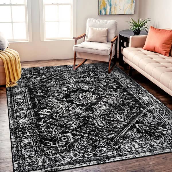 Vintage Medallion Black 4' x 6' Area Rug