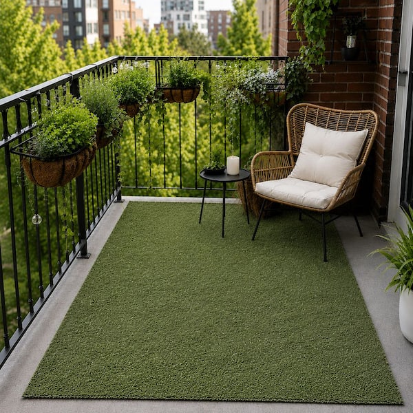 TrafficMaster Emerald Green Precut Turf 6 ft. x 8 ft. x 8 mm Green