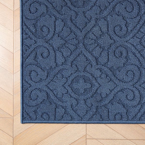 Feya Solid Dusty Navy 2 ft. x 8 ft. Tufted Medallion Polypropylene Runner Rug