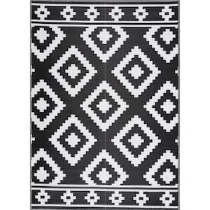 Milan Black and White 5 ft. x 7 ft. Folded Reversible Recycled Plastic Indoor/Outdoor Area Rug-Floor Mat