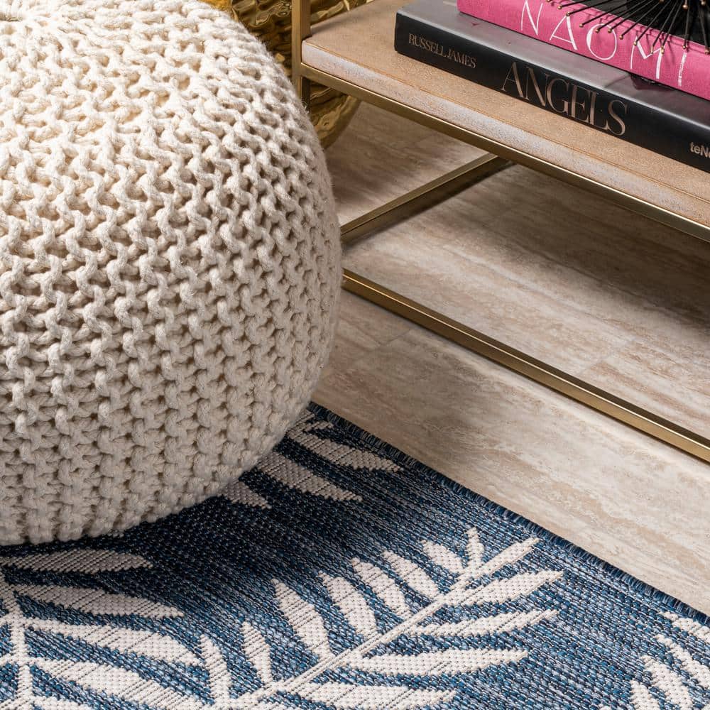 5' x 8' Navy and Ivory Palm Frond Indoor/Outdoor Area Rug