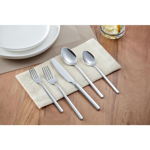 https://images.thdstatic.com/productImages/8f8633cf-1a12-4bea-914e-8258bd5007e7/svn/stainless-steel-home-decorators-collection-flatware-sets-ks6612-20p-77_600.jpg