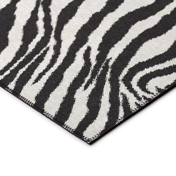 Safari Black 1 ft. 8 in. x 2 ft. 6 in. Indoor/Outdoor Washable Indoor/Outdoor Washable Rug