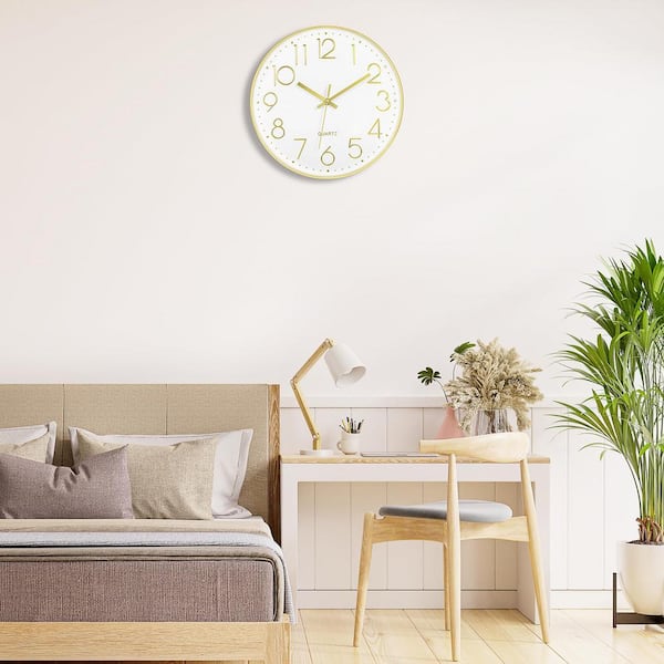 Afoxsos 14 Gold and White Analog Plastic Battery Operated