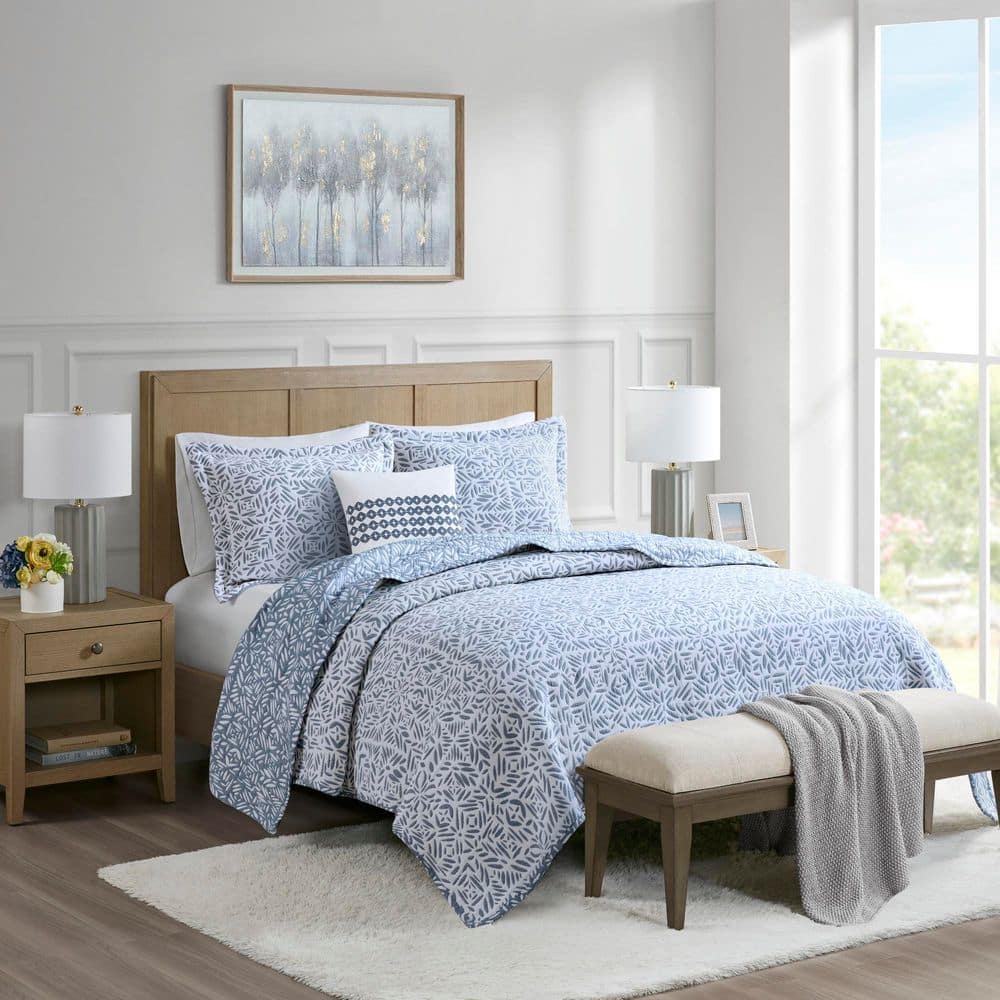 Blue Reversible Cotton Full Quilt Set with Embroidered Pillow