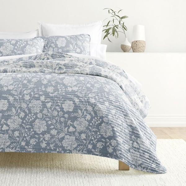 All Season 3-Piece Light Blue Floral Reversible Microfiber King/Cal-King Quilt Set with Shams