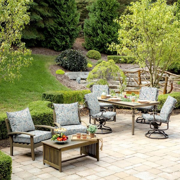 https://images.thdstatic.com/productImages/9019cbc6-de6b-4f45-bdaf-d5e551739172/svn/arden-selections-outdoor-dining-chair-cushions-tk07173b-d9z2-1f_600.jpg