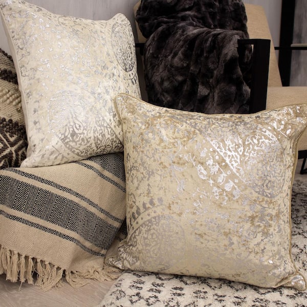 Jean Pierre Ashlyn Light Grey Geometric Polyester 20 in. x 20 in. Throw Pillow