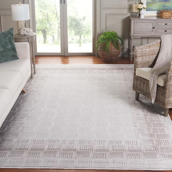 Signature 8 x 10 Gray/Ivory Grid Area Rug