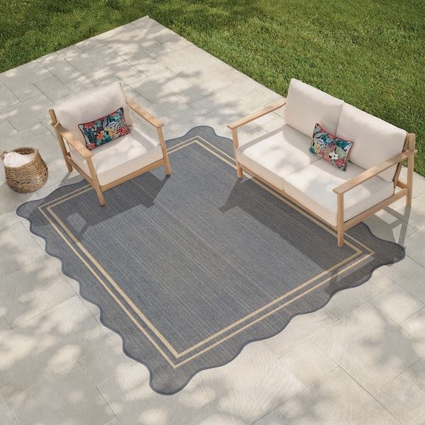 Blue/White 5 ft. x 7 ft. Scalloped Border Indoor/Outdoor Area Rug