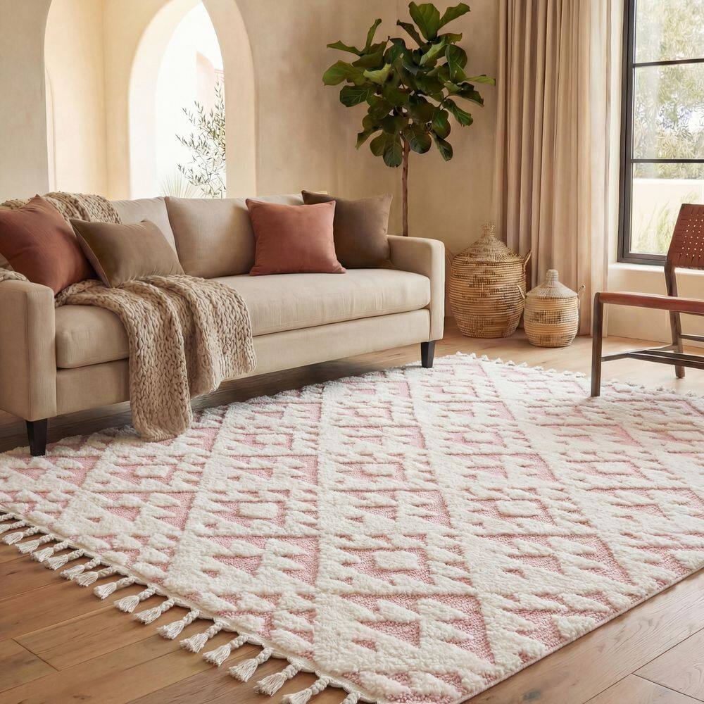 SAFAVIEH Moroccan Tassel Shag 7 ft. x 9 ft. Ivory/Pink High-Low