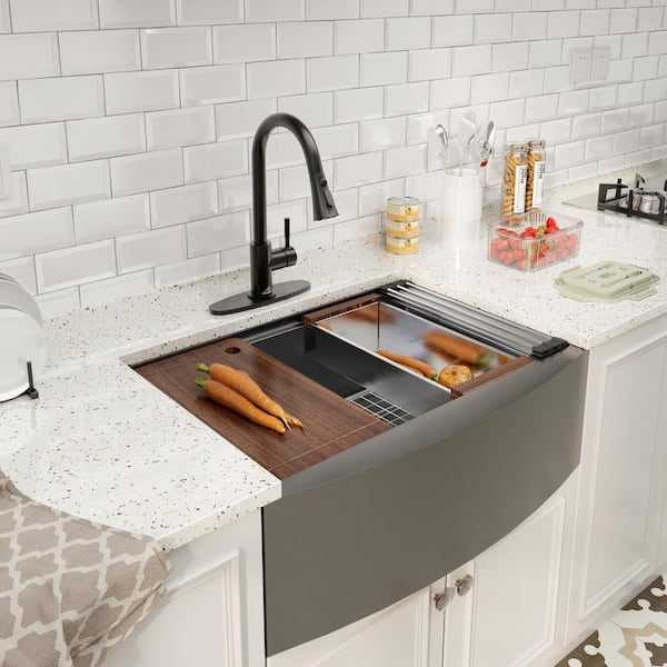 31 in. Farmhouse/Apron-Front Single Bowl 18 Gauge Gunmetal Black Stainless Steel Kitchen Sink with Pull-Down Faucet