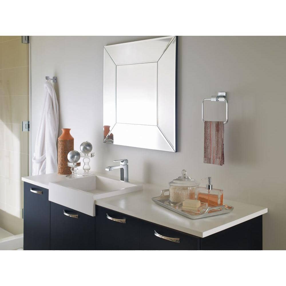 Sleek Modern Chrome Single-Hole Bathroom Faucet with Drain Assembly
