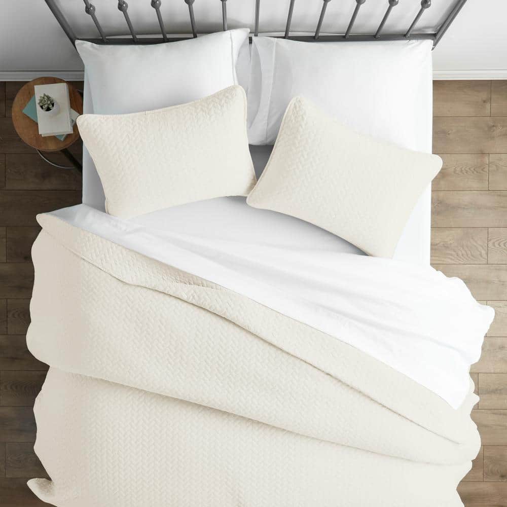 Ivory Full Microfiber Quilted Coverlet Set