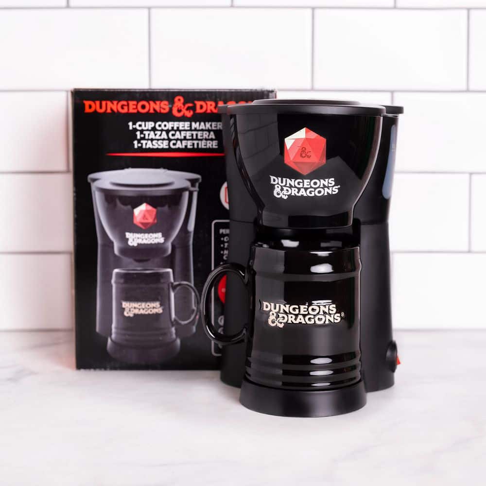 Uncanny Brands Dungeons & Dragons Single Cup Coffee Maker with Mug
