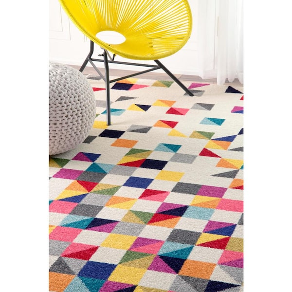Takisha Triangle Geometric Multi 5 ft. Round Rug