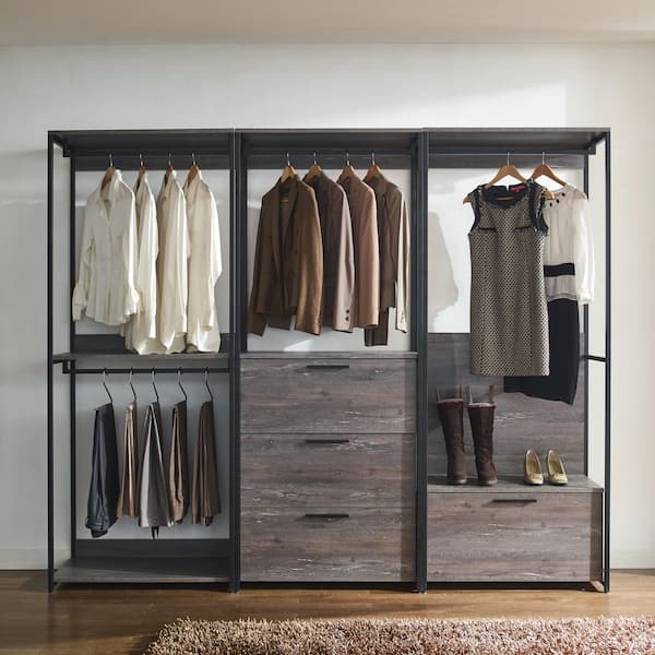 9 Degree - Master Bedroom Walk-in closet and Bags Display cabinet with TV  feature wall