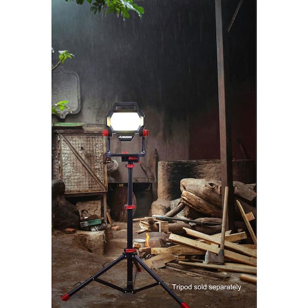 Husky 6,000 Lumen Hybrid LED Work Light with Rechargeable Battery