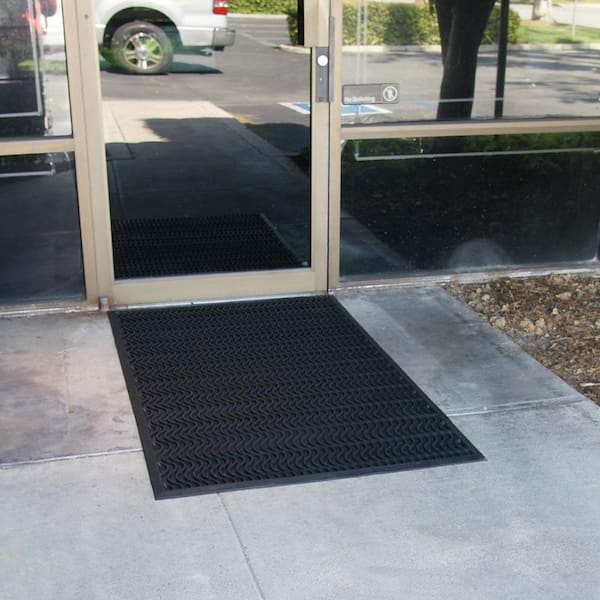 Rubber-Cal Dura-Scraper Checkered Commercial Entrance Mat - 3/8