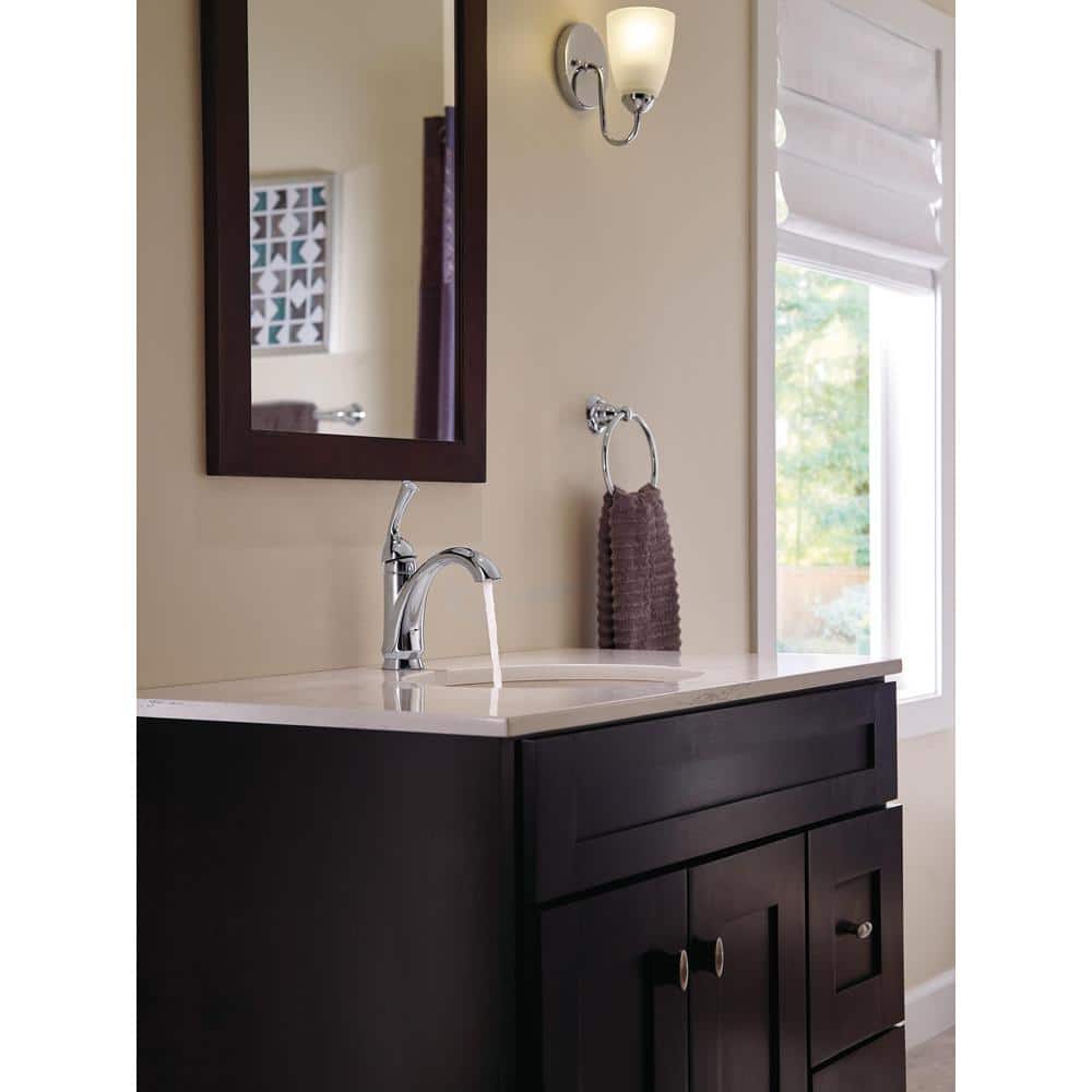 Chrome Single Hole Modern Bathroom Faucet with Drain Assembly