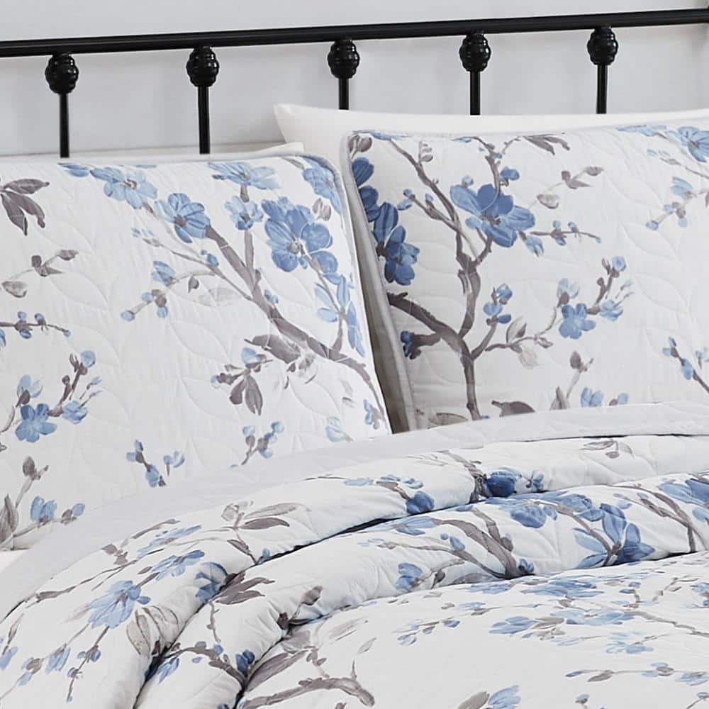 Kasumi White and Blue Floral Microfiber Full Quilt Set