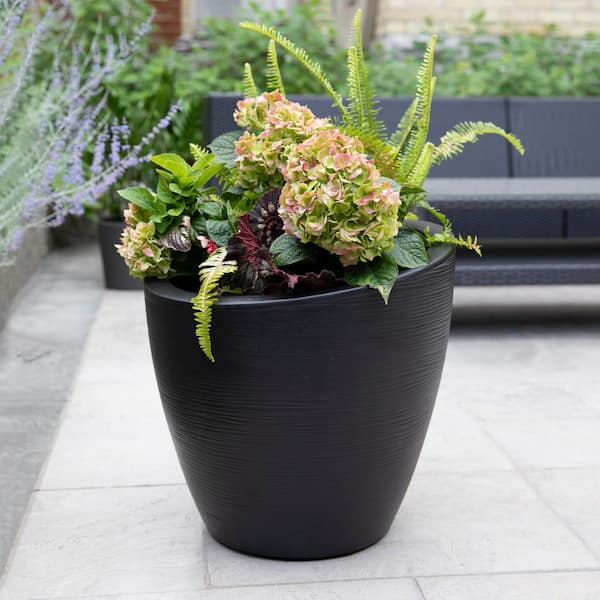 Modesto 20 in. Round Black Polyethylene Planter