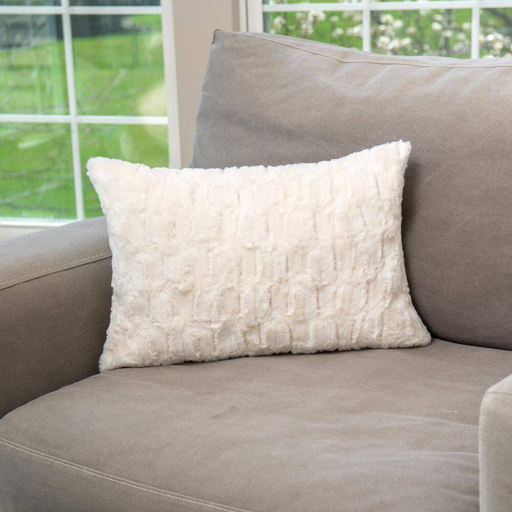 HGTV Art Deco Brushed Faux Fur Pillow Snowbound 14 x 20 in. price history on PriceWatchPro